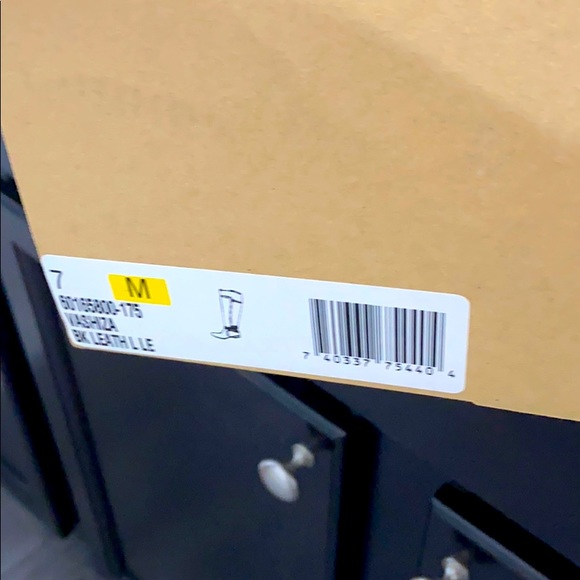 9 West Vashiza Boots - Picture 2 of 8